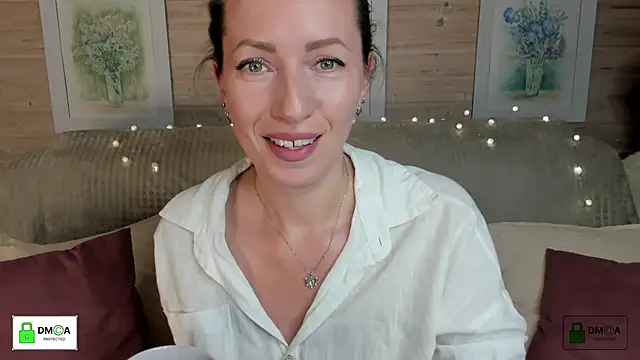 Snapshot of Queenymel chatting on October 2, 3:59 pm Queenymel online show from October 2, 3:59 pm