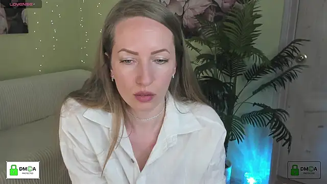 Queenymel online show from April 15, 2:32 pm