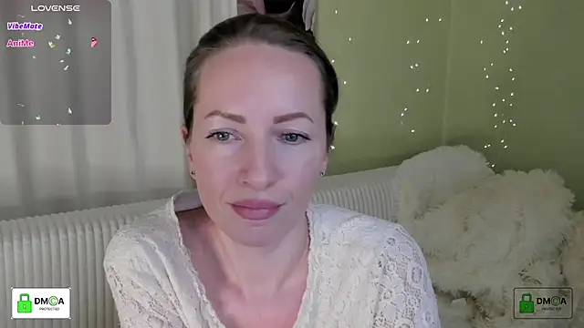 Queenymel online show from December 18, 1:48 pm