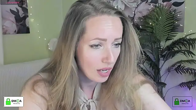 Snapshot of Queenymel chatting on June 7, 4:56 pm Queenymel online show from June 7, 4:56 pm