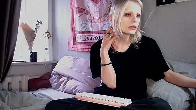 Alien Bella online show from February 27, 12:27 pm