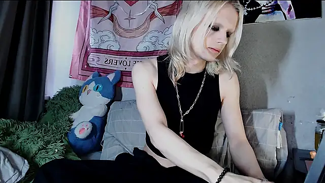 Alien Bella online show from May 22, 7:50 am