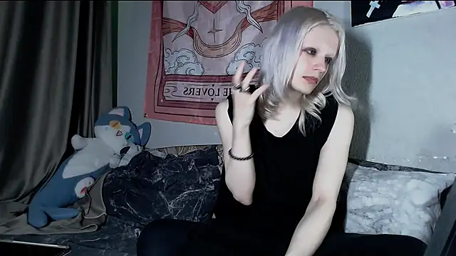 Snapshot of Alien_Bella chatting on June 21, 11:54 pm Alien Bella online show from June 21, 11:54 pm