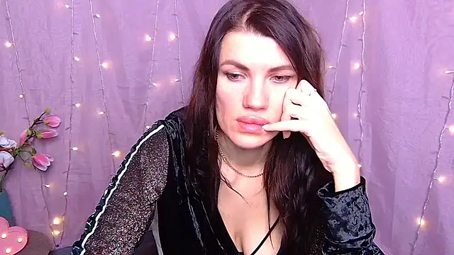 MilaLoona online show from March 3, 7:15 am