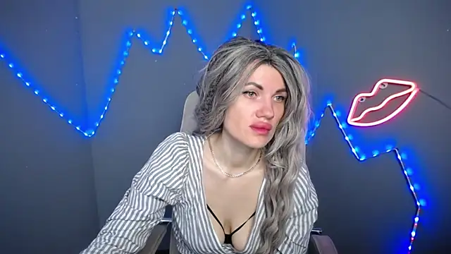 MilaLoona online show from April 19, 6:03 am