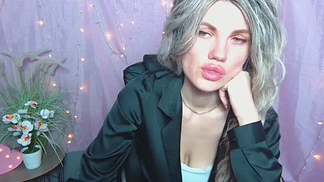 MilaLoona online show from April 16, 6:47 am