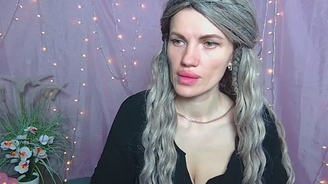 MilaLoona online show from April 17, 6:05 am