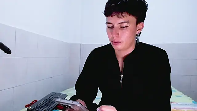 Cocain Atenea online show from April 13, 8:35 pm