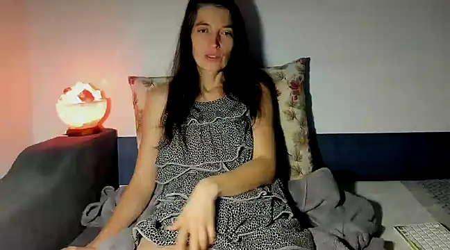 Snapshot of AliceisHome chatting on February 6, 5:14 am AliceisHome online show from February 6, 5:14 am