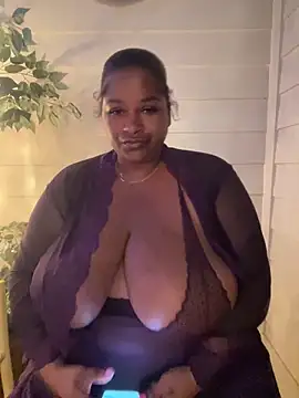 Snapshot of BigFineSelena chatting on October 11, 11:50 pm BigFineSelena online show from October 11, 11:50 pm