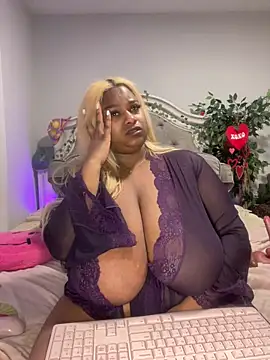 Snapshot of BigFineSelena chatting on January 24, 12:31 pm BigFineSelena online show from January 24, 12:31 pm