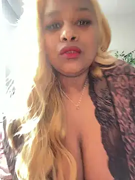 Snapshot of BigFineSelena chatting on January 15, 4:00 pm BigFineSelena online show from January 15, 4:00 pm