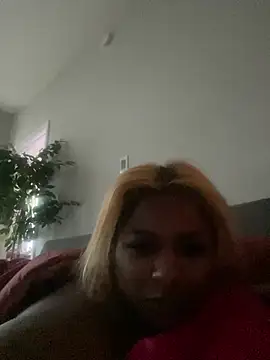 Snapshot of BigFineSelena chatting on February 14, 8:37 pm BigFineSelena online show from February 14, 8:37 pm