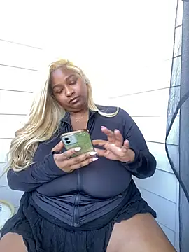 Snapshot of BigFineSelena chatting on March 11, 8:09 pm BigFineSelena online show from March 11, 8:09 pm