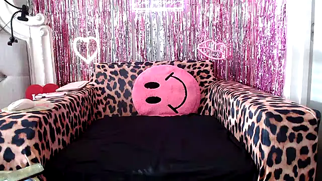 Snapshot of BigFineSelena chatting on March 10, 1:10 pm BigFineSelena online show from March 10, 1:10 pm