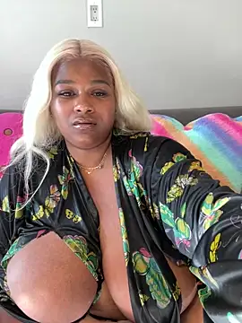 Snapshot of BigFineSelena chatting on September 28, 1:51 pm BigFineSelena online show from September 28, 1:51 pm