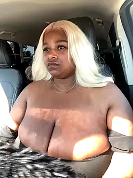 Snapshot of BigFineSelena chatting on September 27, 4:24 pm BigFineSelena online show from September 27, 4:24 pm