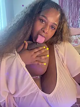 BigFineSelena online show from May 31, 7:25 pm