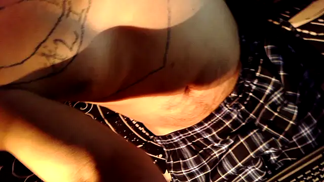 Snapshot of goodick4u28 chatting on December 5, 1:16 am goodick4u28 online show from December 5, 1:16 am