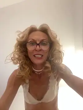 adella13 online show from December 6, 10:43 am