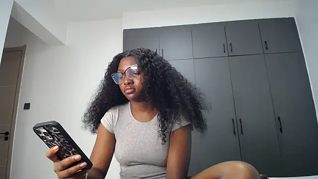 Snapshot of Pretty_Liya08 chatting on May 17, 5:46 pm Pretty Liya08 online show from May 17, 5:46 pm