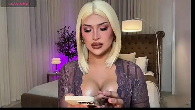 Your Majesty Tyra online show from May 4, 5:00 am