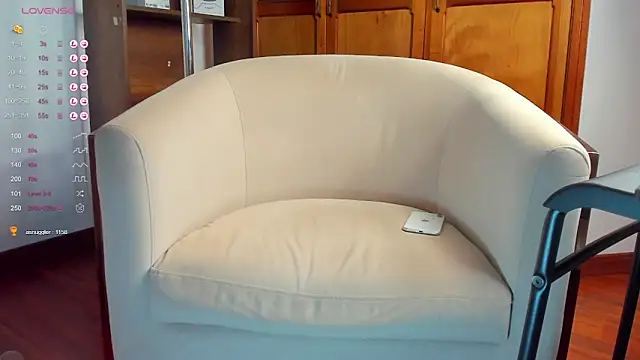 Snapshot of adrik_cano__ chatting on February 14, 6:34 am adrik cano   online show from February 14, 6:34 am