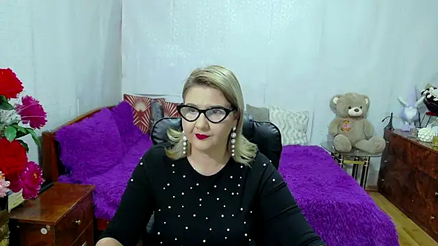 Snapshot of LucilleFenlys chatting on October 15, 8:50 pm LucilleFenlys online show from October 15, 8:50 pm