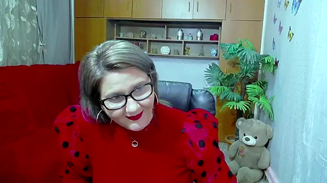 Snapshot of LucilleFenlys chatting on December 8, 7:43 pm LucilleFenlys online show from December 8, 7:43 pm