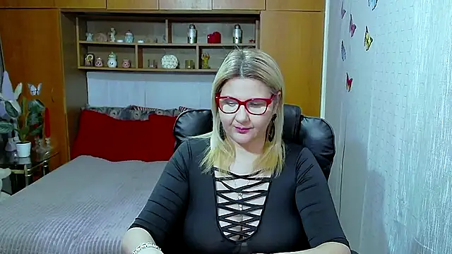 LucilleFenlys online show from March 15, 7:32 pm