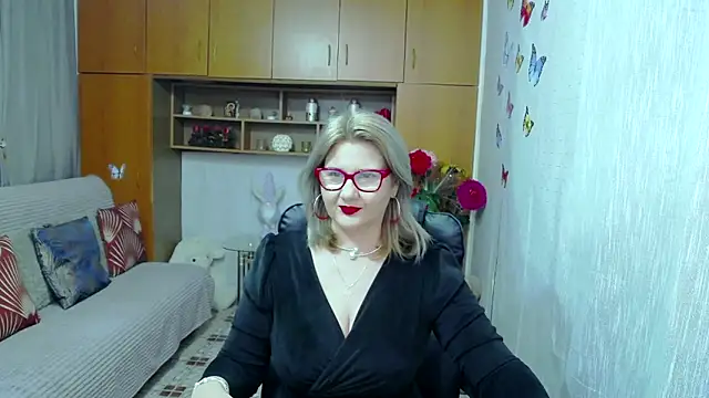 Snapshot of LucilleFenlys chatting on October 20, 9:15 pm LucilleFenlys online show from October 20, 9:15 pm