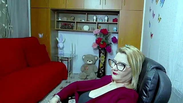 Snapshot of LucilleFenlys chatting on February 27, 12:14 am LucilleFenlys online show from February 27, 12:14 am