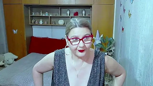 LucilleFenlys online show from May 26, 8:18 pm