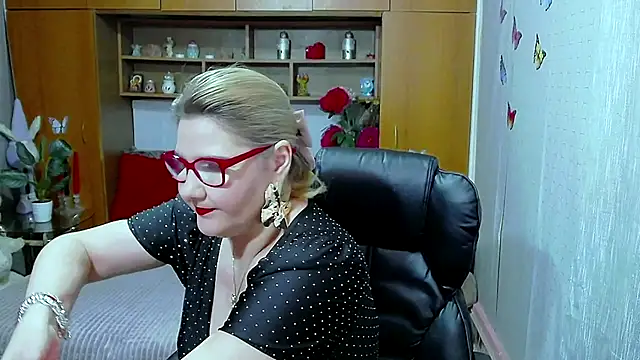 LucilleFenlys online show from March 13, 8:58 pm