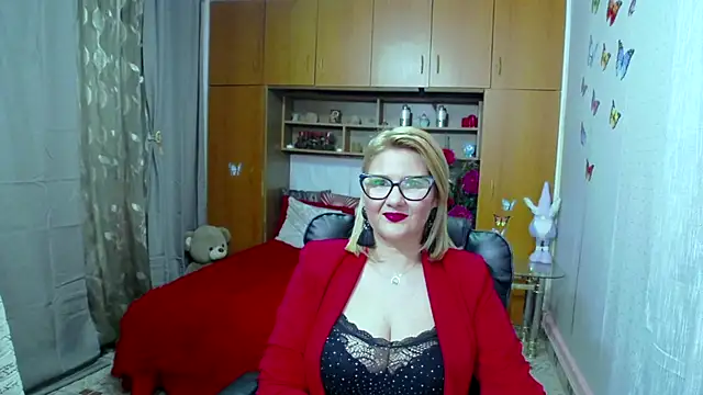 Snapshot of LucilleFenlys chatting on February 12, 9:43 pm LucilleFenlys online show from February 12, 9:43 pm