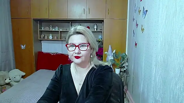 LucilleFenlys online show from May 18, 7:07 pm