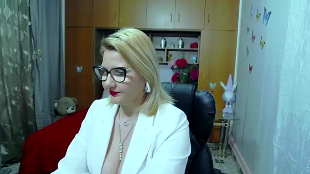Snapshot of LucilleFenlys chatting on February 11, 7:38 pm LucilleFenlys online show from February 11, 7:38 pm