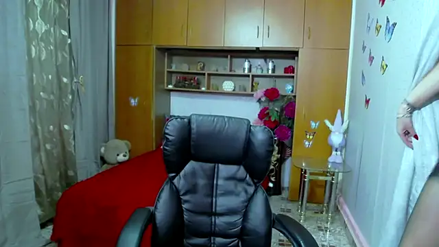 Snapshot of LucilleFenlys chatting on February 16, 1:14 am LucilleFenlys online show from February 16, 1:14 am