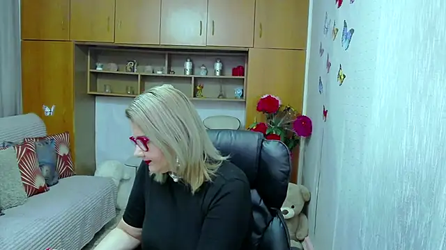 LucilleFenlys online show from November 2, 7:30 pm