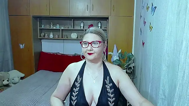 LucilleFenlys online show from May 27, 7:54 pm