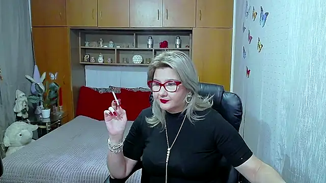 LucilleFenlys online show from March 24, 5:46 pm