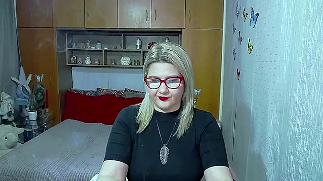 LucilleFenlys online show from April 5, 6:58 pm