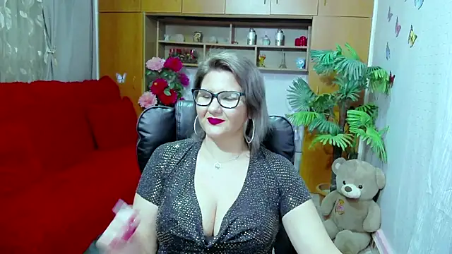 Snapshot of LucilleFenlys chatting on December 8, 1:30 am LucilleFenlys online show from December 8, 1:30 am