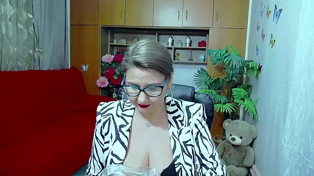 Snapshot of LucilleFenlys chatting on December 13, 11:50 pm LucilleFenlys online show from December 13, 11:50 pm