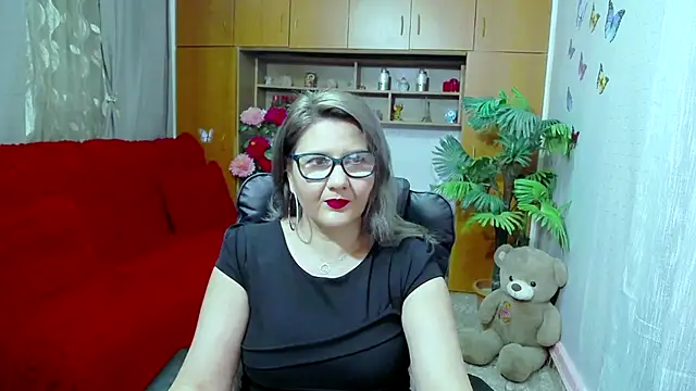 Snapshot of LucilleFenlys chatting on December 7, 10:23 pm LucilleFenlys online show from December 7, 10:23 pm