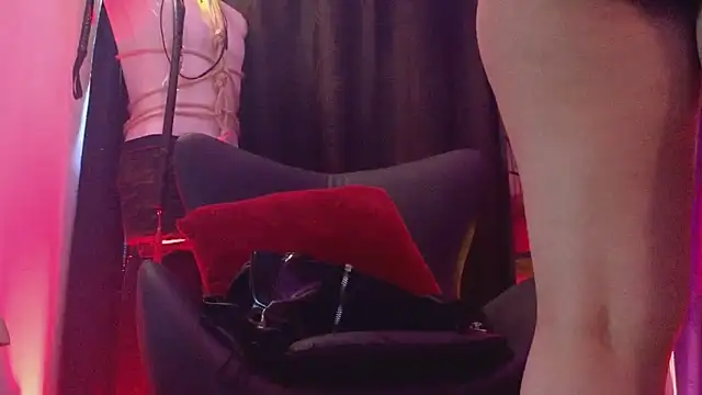 PerlaDivaio online show from April 13, 1:48 pm