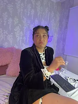 dayra angels online show from June 14, 8:10 pm