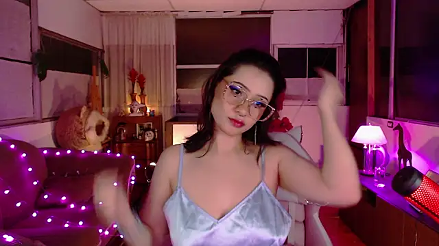 Snapshot of Aquamarinebubble chatting on November 13, 3:43 am Aquamarinebubble online show from November 13, 3:43 am