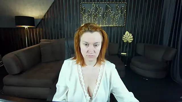 Kamilla Hot online show from April 24, 5:42 am