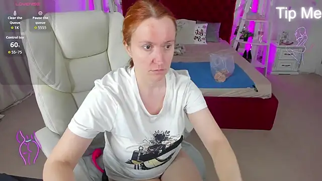 Snapshot of Kamilla_Hot chatting on July 9, 6:07 pm Kamilla Hot online show from July 9, 6:07 pm